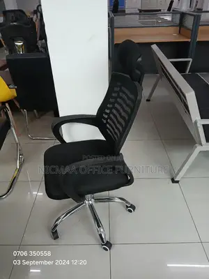 Ergonomic Comfort With Sleek Chrome Base Seat