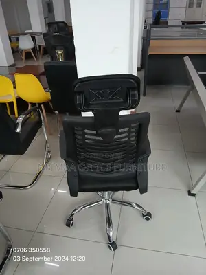 Ergonomic Comfort With Sleek Chrome Base Seat