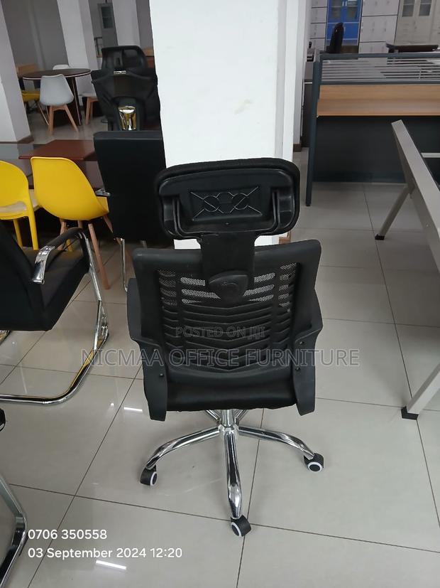 Ergonomic Comfort With Sleek Chrome Base Seat - thumbnail 3
