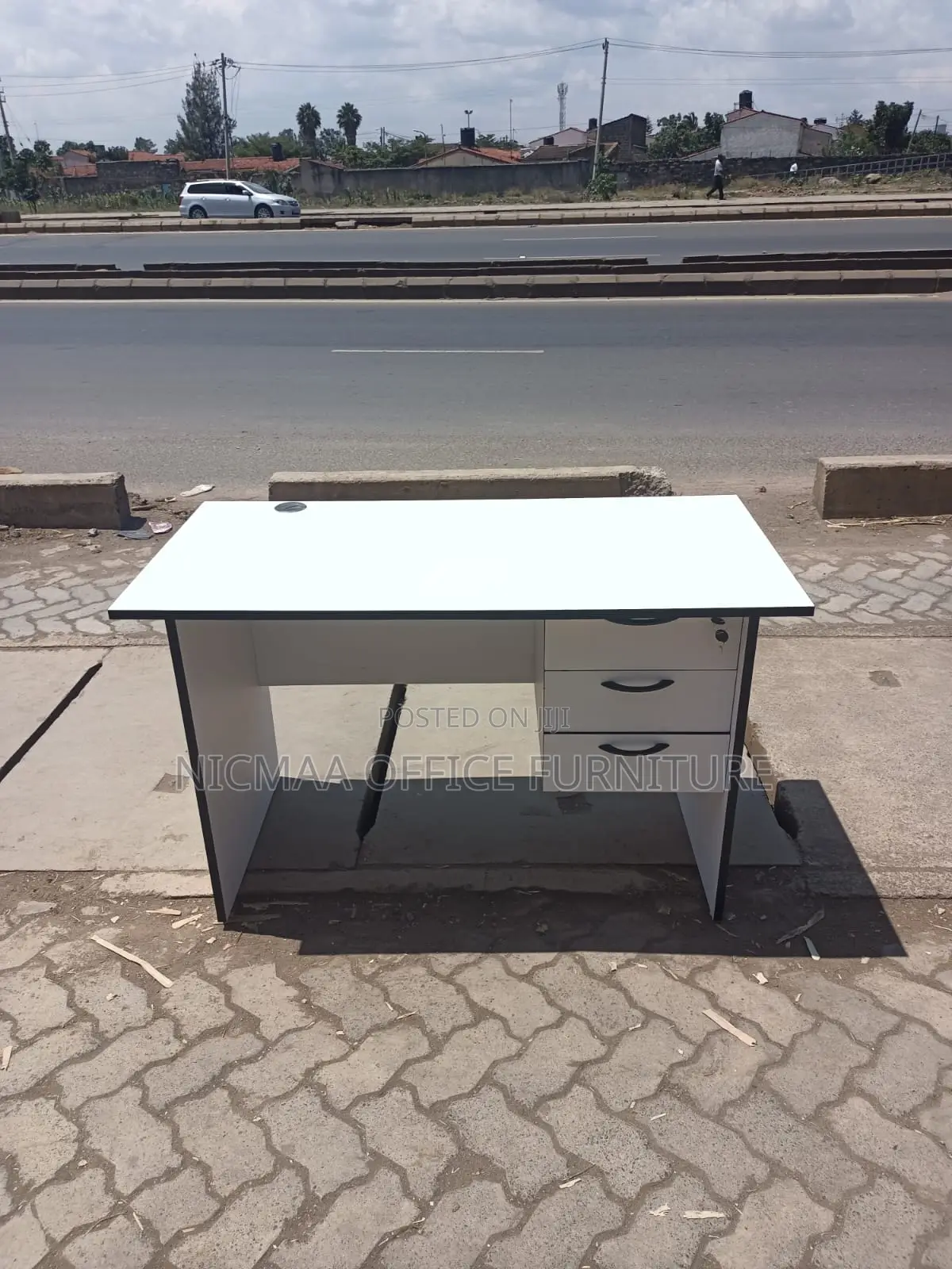 1.0m Clean Design, Practical Storage Desk