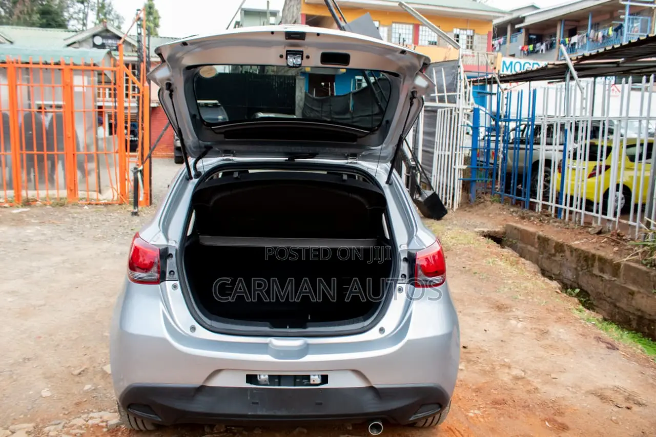 Mazda Demio 2018 Silver