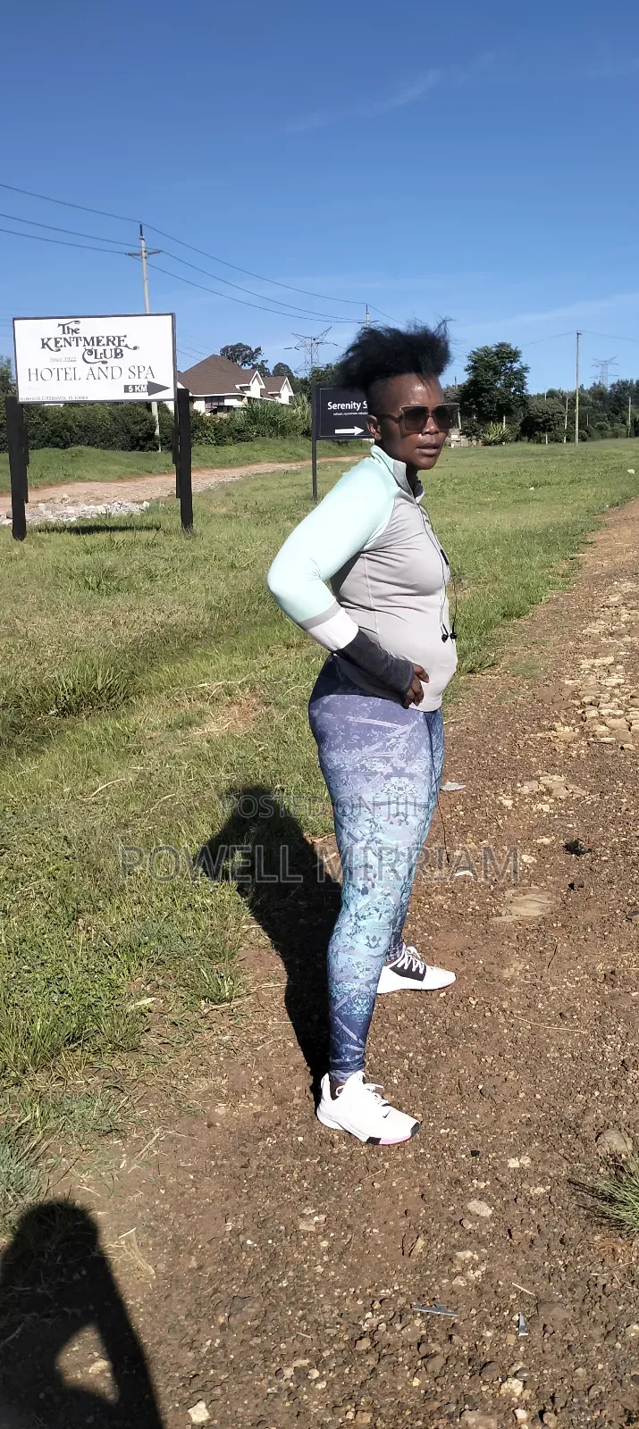 Lady Personal Group Outdoor Fitness Trainer