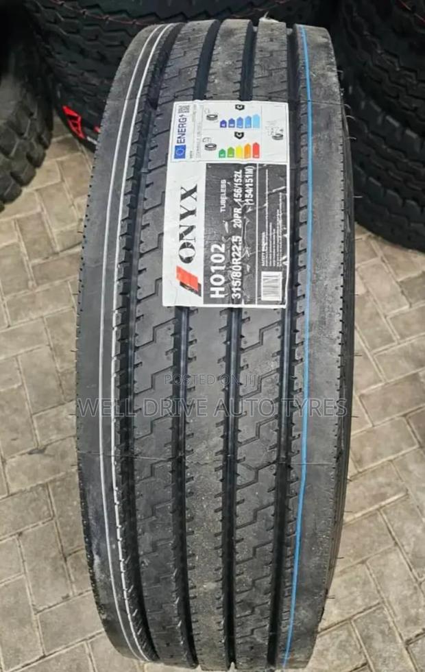 315/80r22.5 Onyx Tires (Steering)