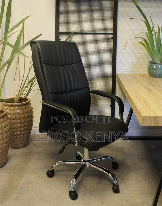 Office Chair : Adjustable Height Office Chair – Black