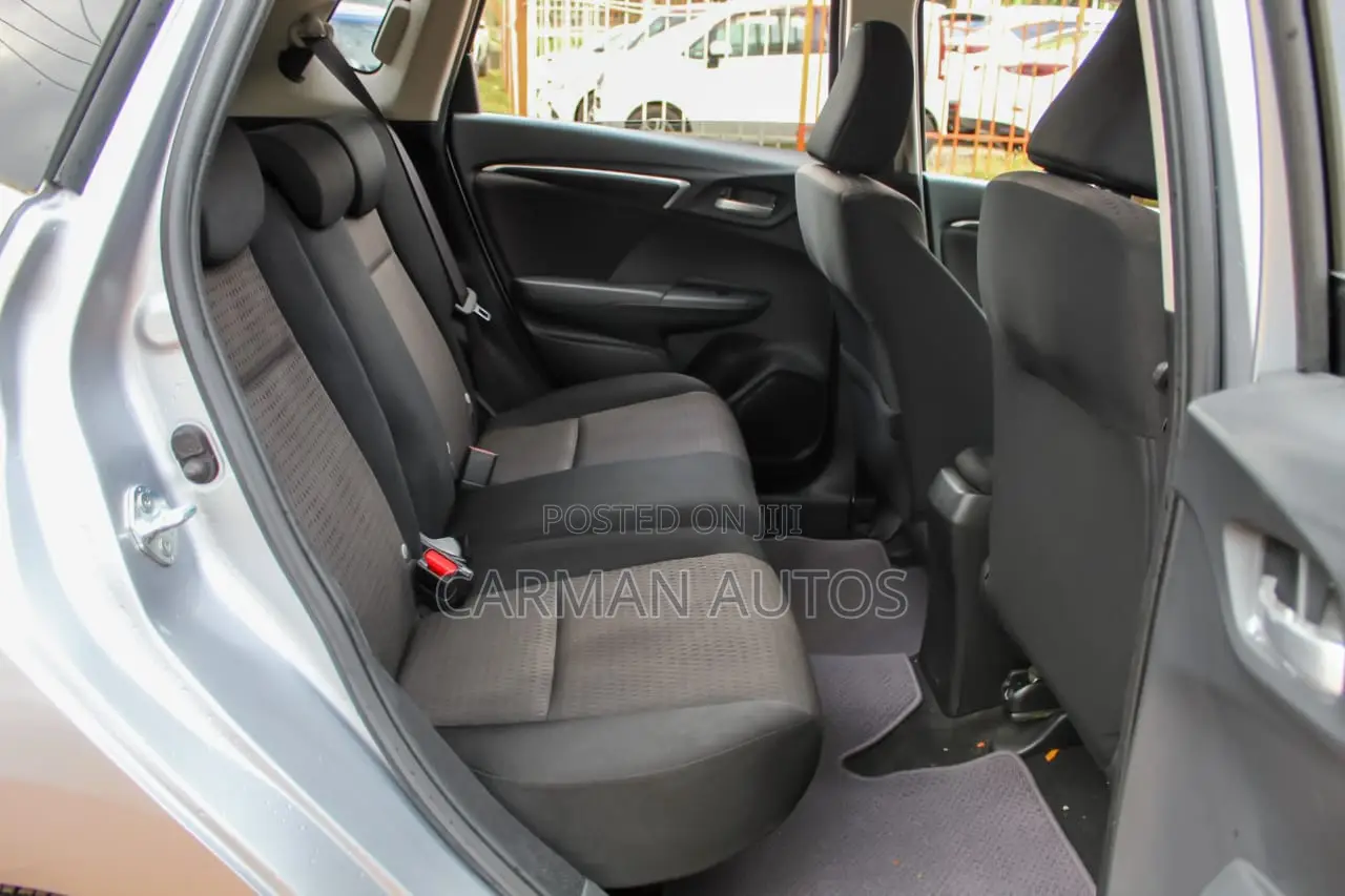 Honda Fit 2018 Silver