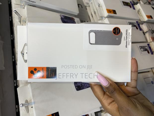 Medear Spigen Enzo Aramid T Magfit Designed for iPhone 17 Air - main view