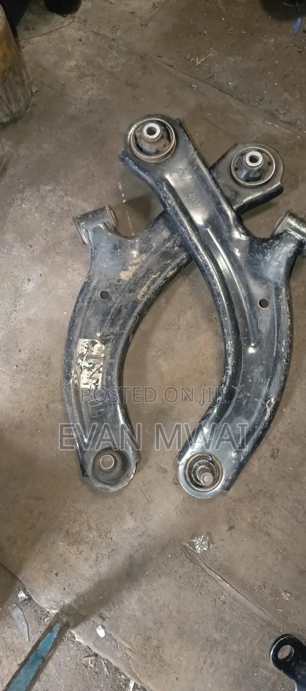 Nissan Tilda Arm - main view