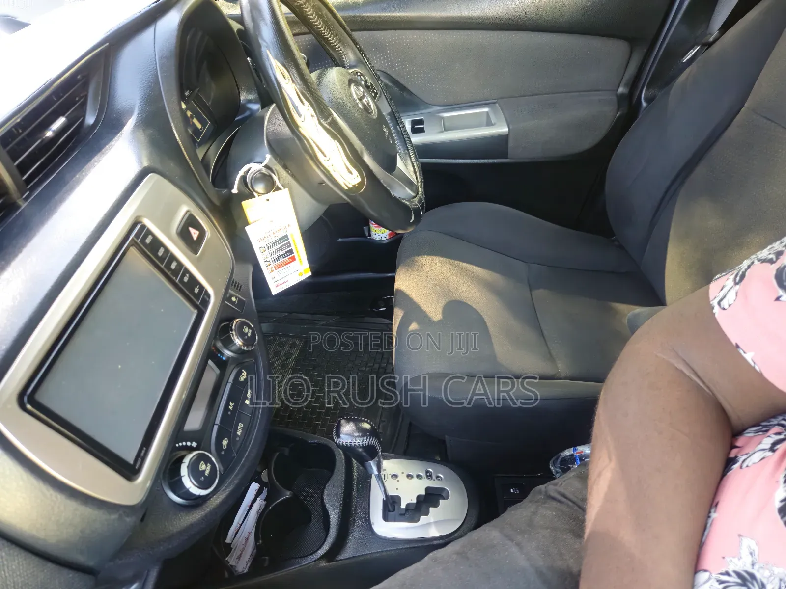 Toyota Vitz 2017 White