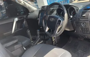 Toyota Land Cruiser Prado 2017 White