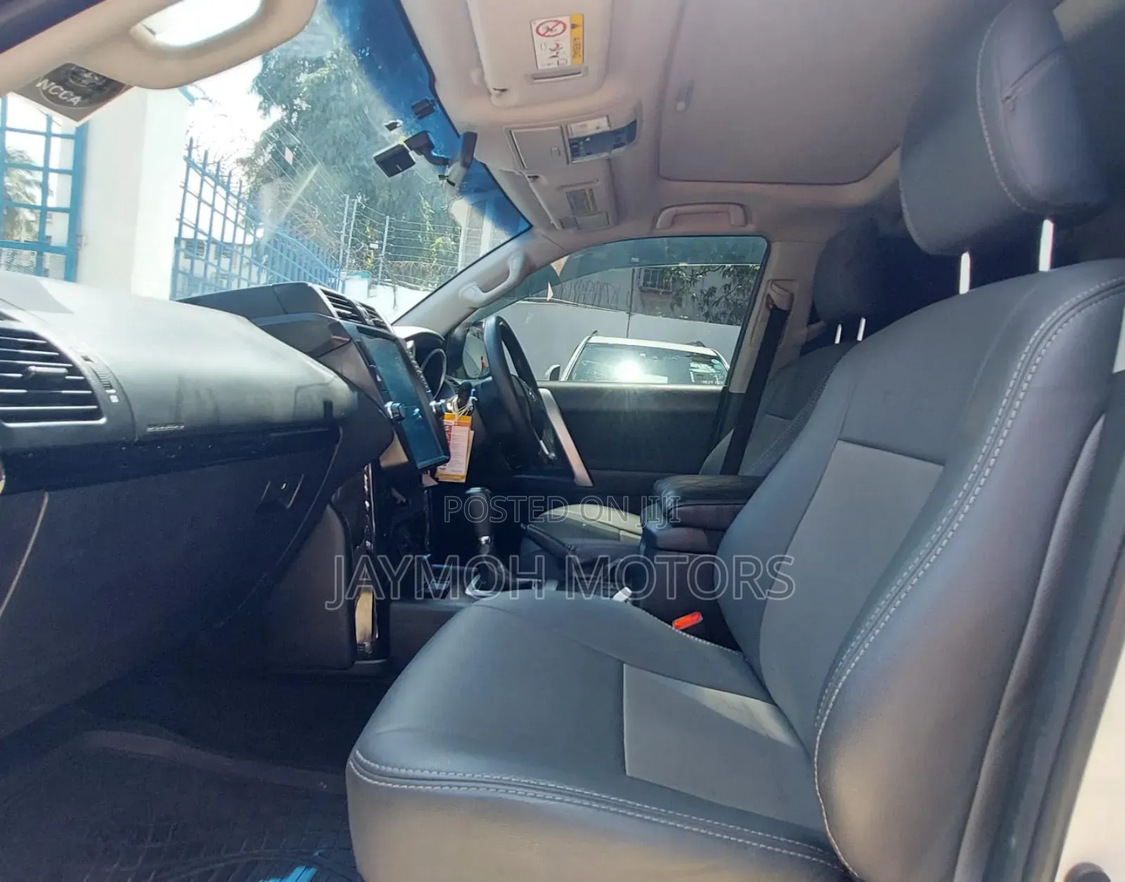 Toyota Land Cruiser Prado 2017 White