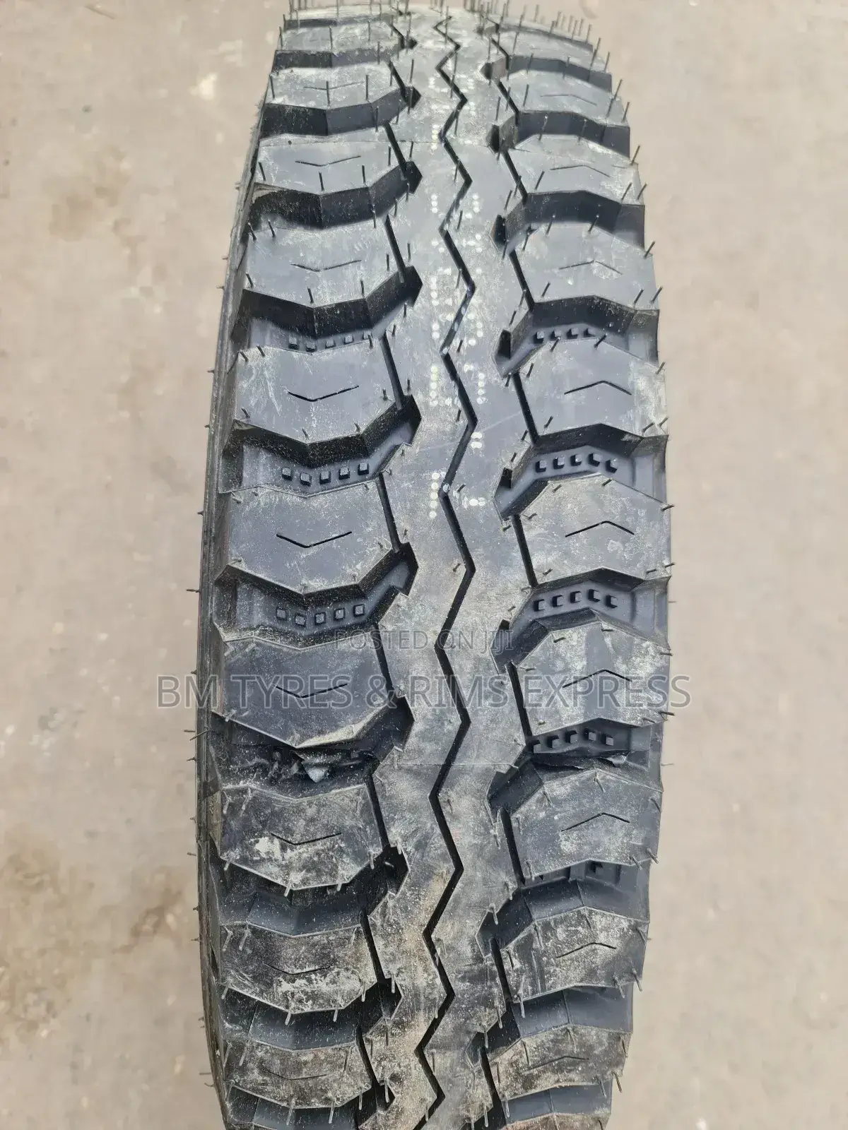 750 R16 Boto Tyres (Diff) Commercial.