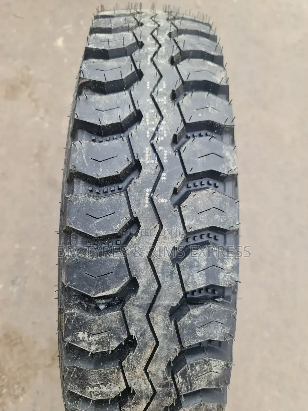 750 R16 Boto Tyres (Diff) Commercial.