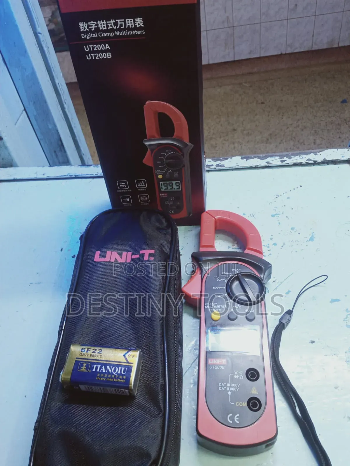 Digital Clamp Multimeter Ut200b