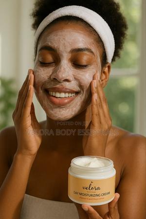 Velora Vitamin C Niacinamide Brightening Day Cream Moisturizer - thumbnail 2