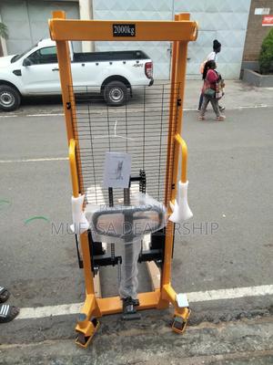 Hydraulic Stacker/Manual Stacker~2ton - thumbnail 2
