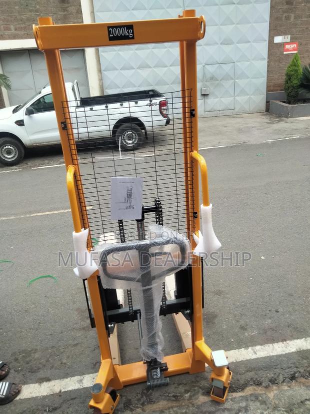 Hydraulic Stacker/Manual Stacker~2ton - thumbnail 3