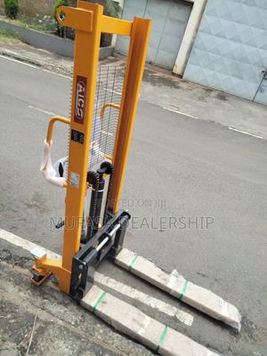 1.6m Height Manual Stacker - thumbnail 2