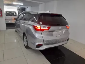 Honda Fit Shuttle 1.5 Hybrid 2WD 2018 Silver