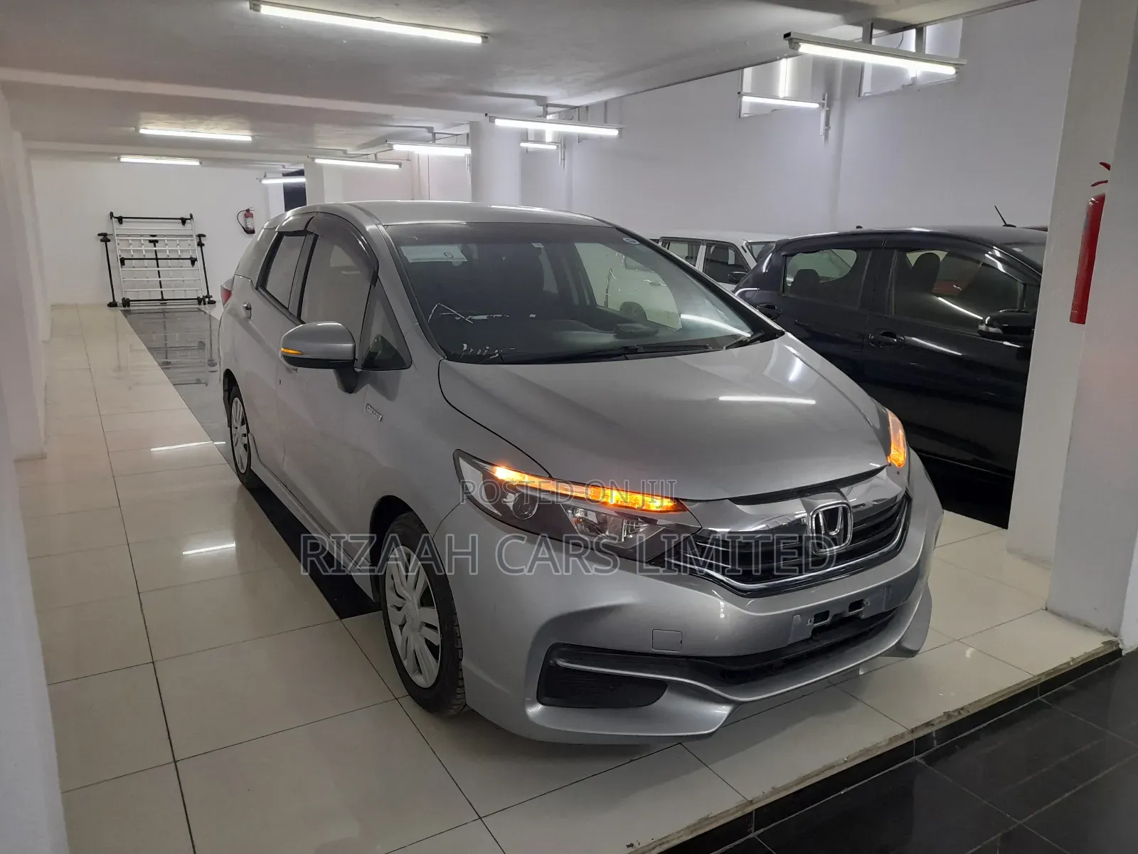 Honda Fit Shuttle 1.5 Hybrid 2WD 2018 Silver