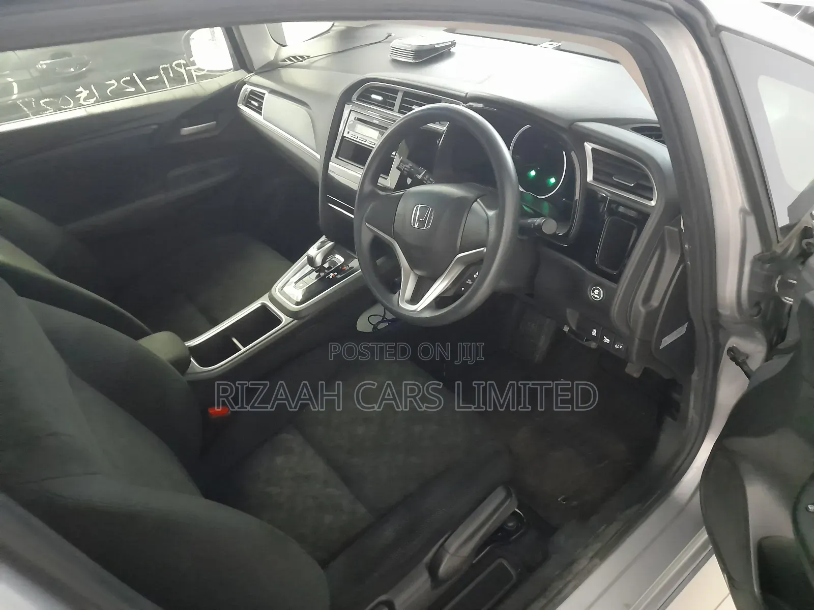 Honda Fit Shuttle 1.5 Hybrid 2WD 2018 Silver