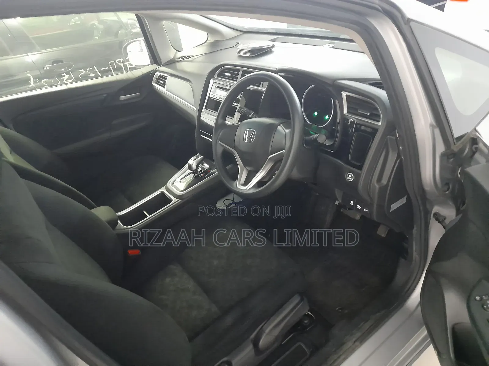 Honda Fit Shuttle 1.5 Hybrid 2WD 2018 Silver