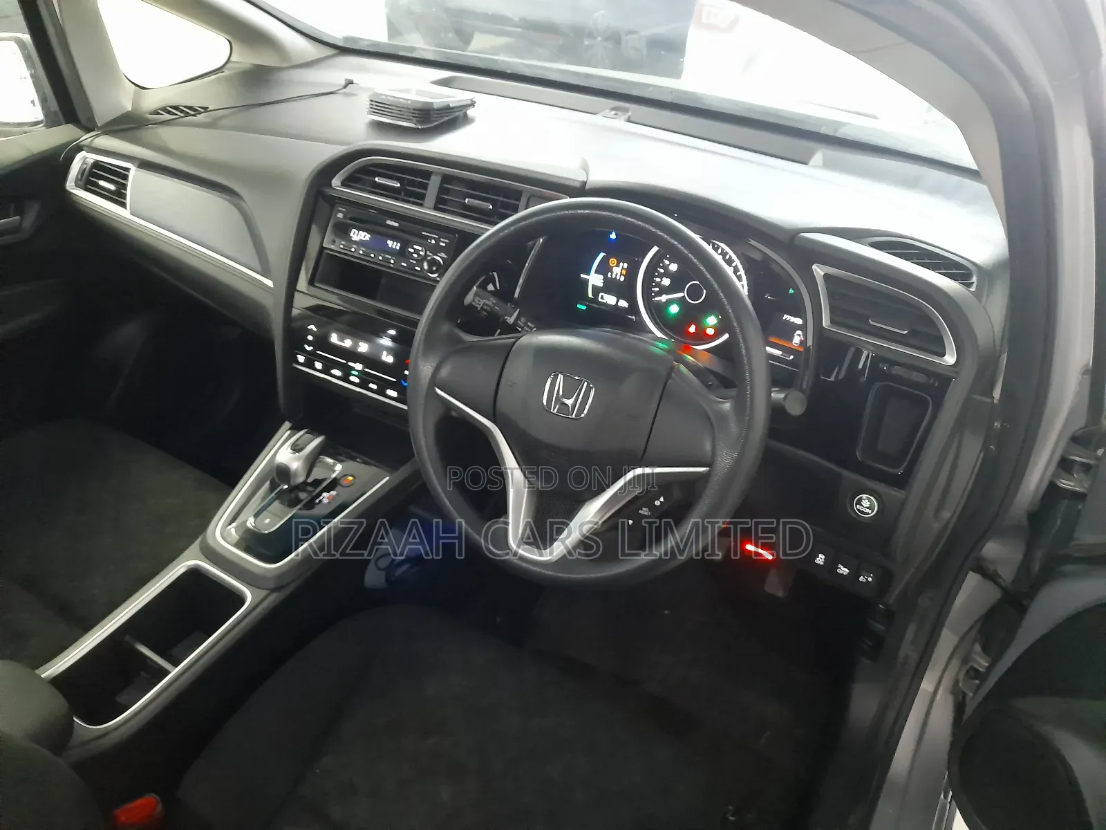 Honda Fit Shuttle 1.5 Hybrid 2WD 2018 Silver