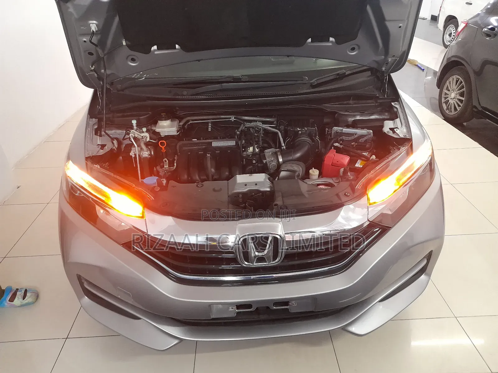 Honda Fit Shuttle 1.5 Hybrid 2WD 2018 Silver