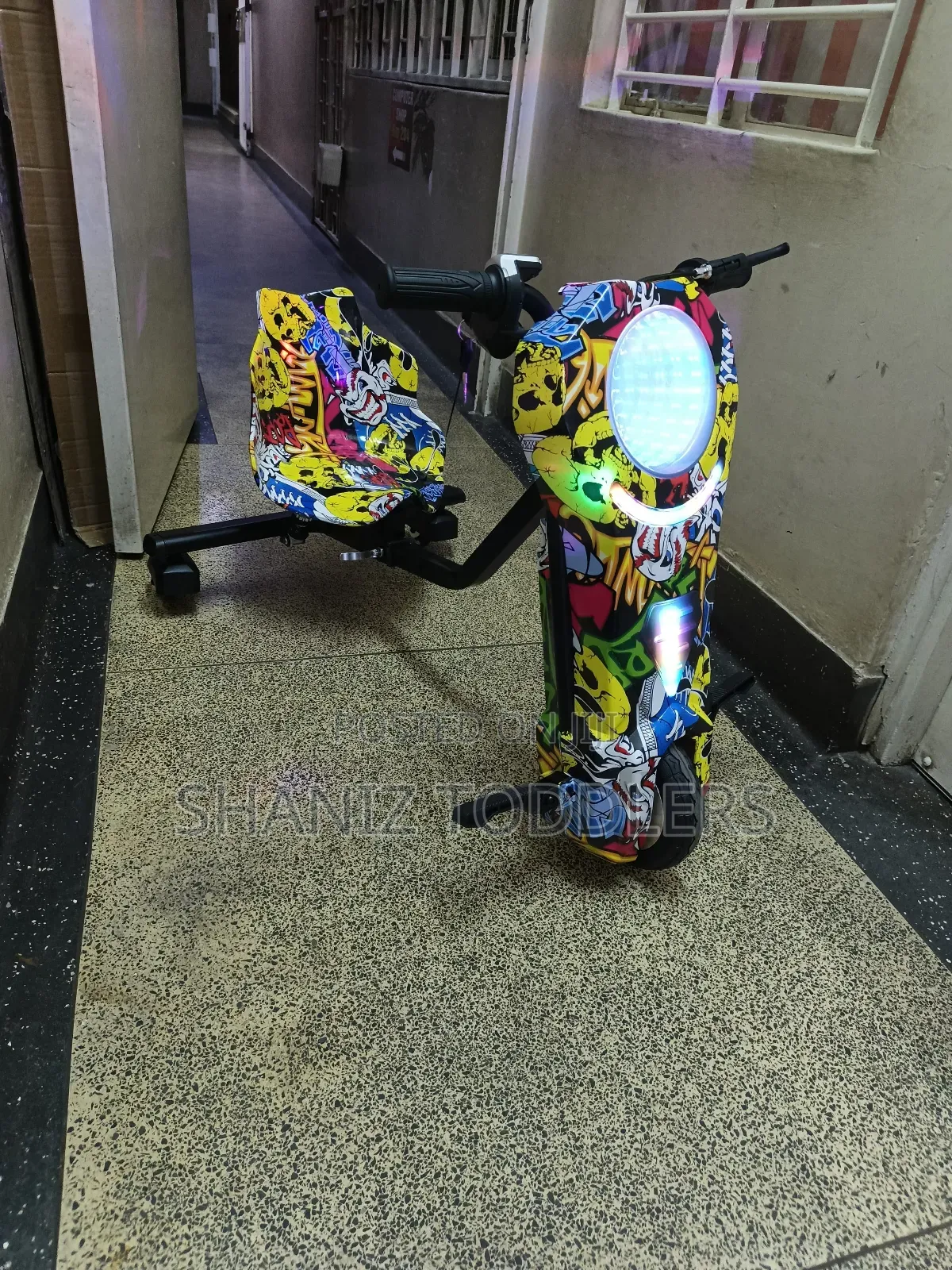 Elegant 3 Wheeled Drifting Scooter