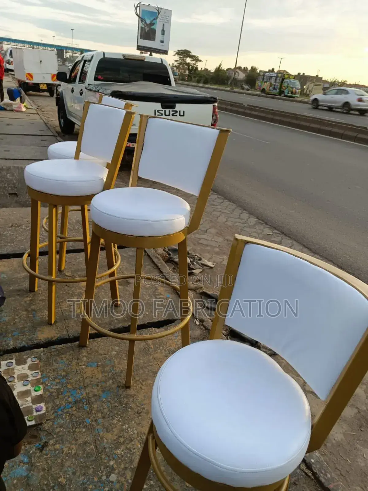 Vip High Stool White and Gold