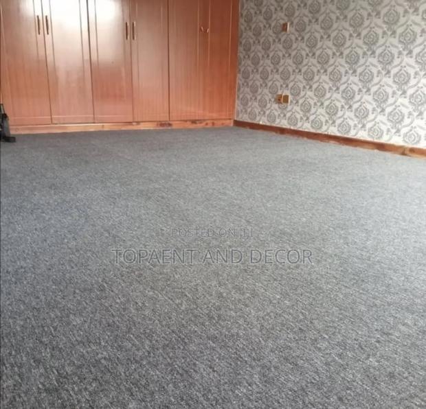 Warm and Stylish Grey Wall to Wall Carpet for Home Makeover