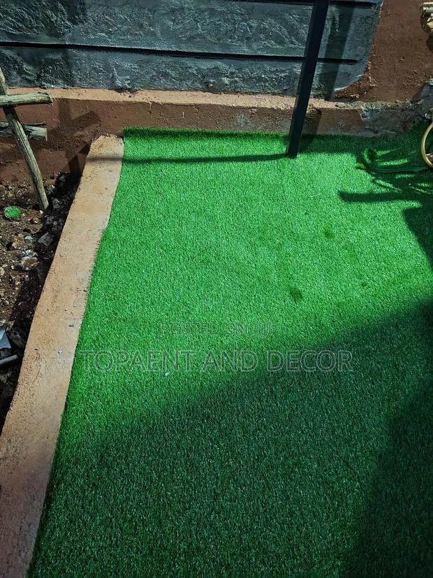 Green Artificial Grass Carpet for Hidden Home Corridor - main view