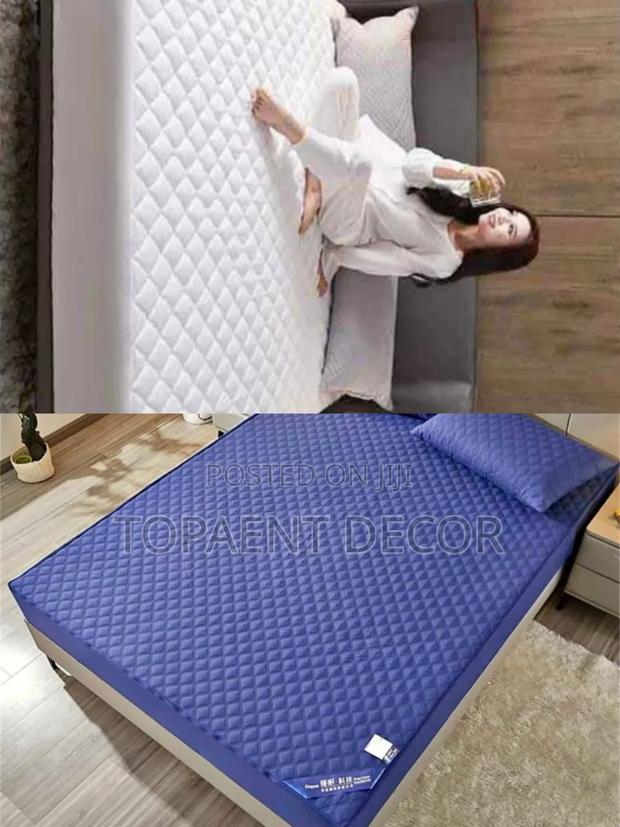 White and Blue Kids Waterproof Mattress Protector - main view