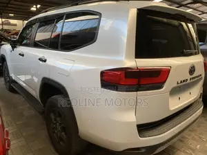 Toyota Land Cruiser LC300 2022 White