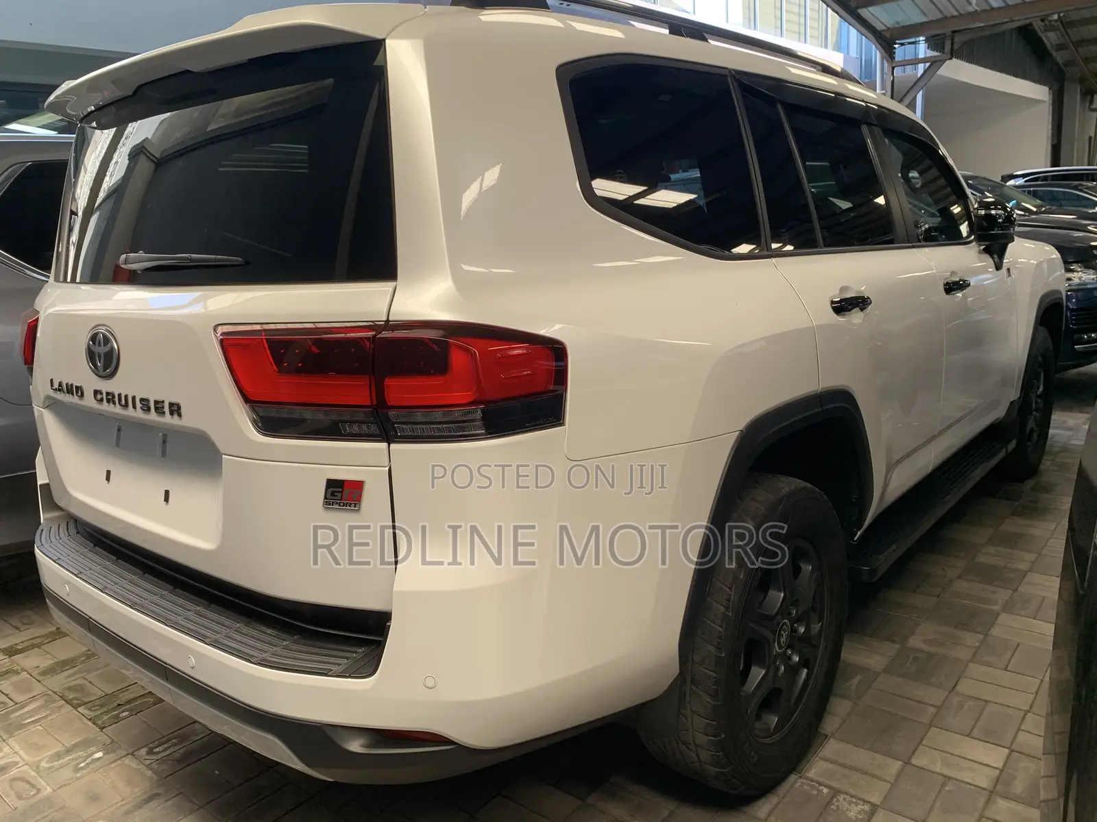 Toyota Land Cruiser LC300 2022 White