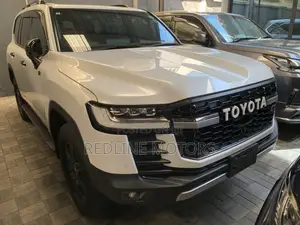 Toyota Land Cruiser LC300 2022 White
