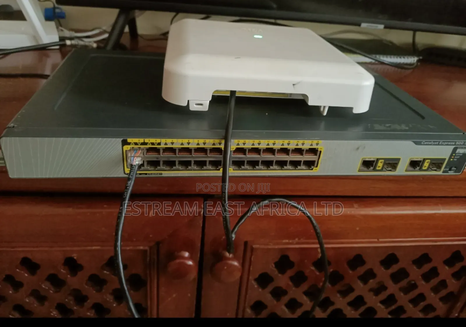 Cisco Catalyst Switch Ce 500 ( 24 Poe Ethernet Ports)