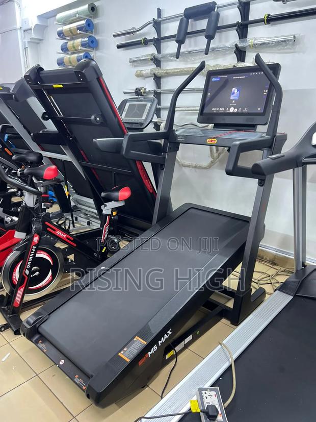 Professional Polaris Marathon Treadmill | 21.5” Tft Display - main view