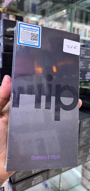 New Samsung Galaxy Z Flip4 256 GB Purple - main view