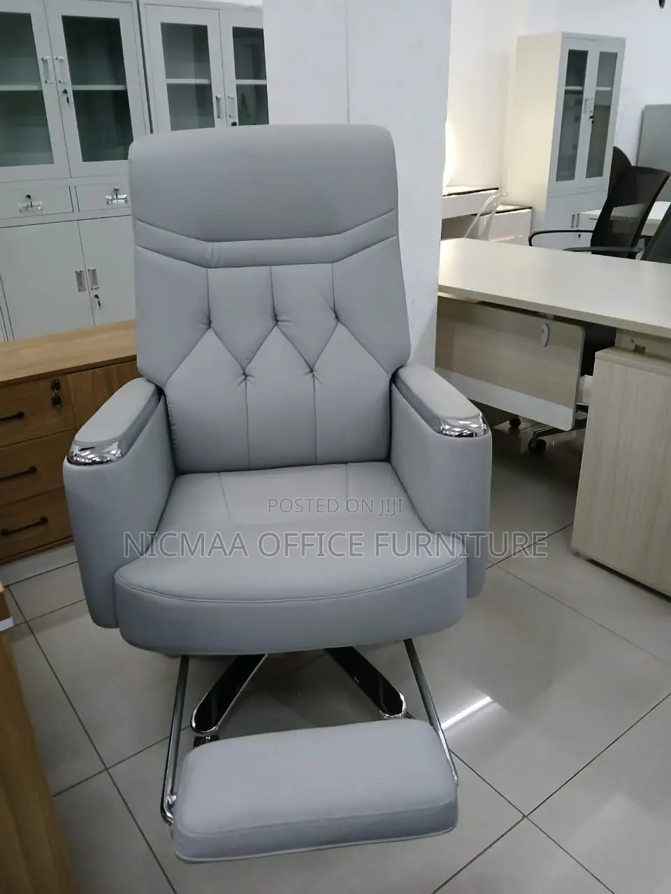 Light Grey Leather With Footrest Executive Director's Seat