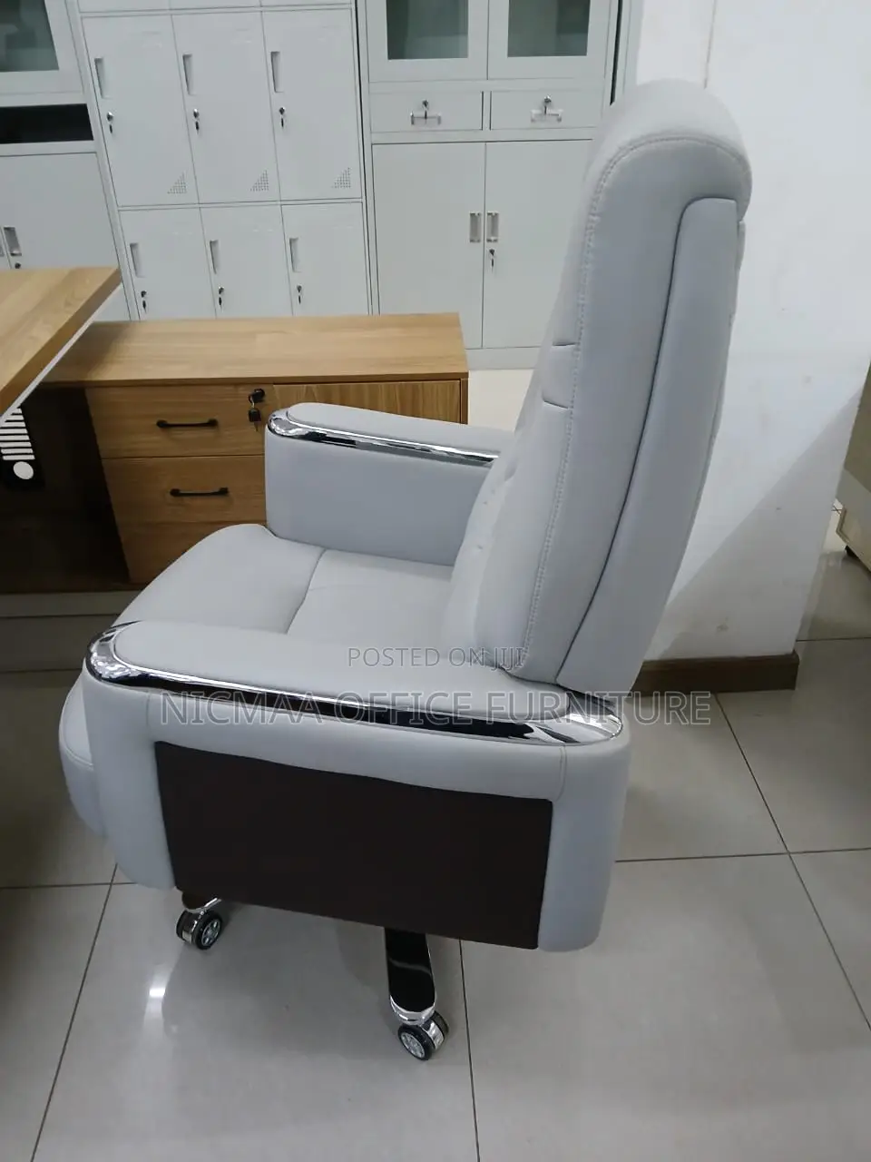 Light Grey Leather With Footrest Executive Director's Seat