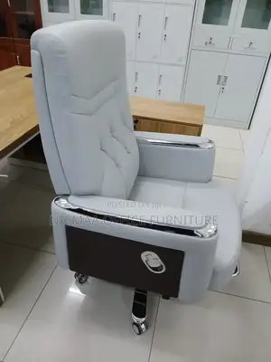 Light Grey Leather With Footrest Executive Director's Seat