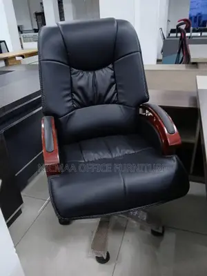 Classic Comfort With Wooden Accents Director's Seat