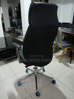 Sleek, Supportive Professional Executive Seat