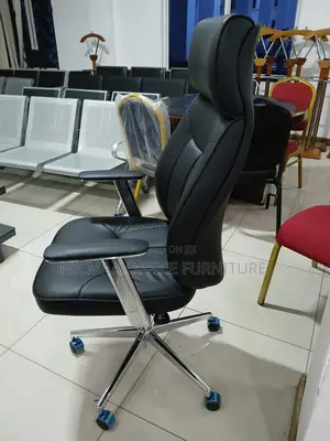 Sleek, Supportive Professional Executive Seat
