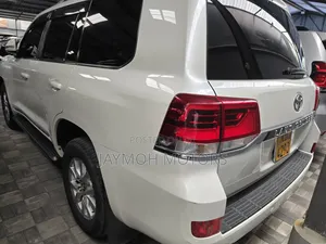 Toyota Land Cruiser 2018 White