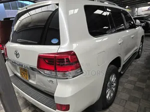 Toyota Land Cruiser 2018 White