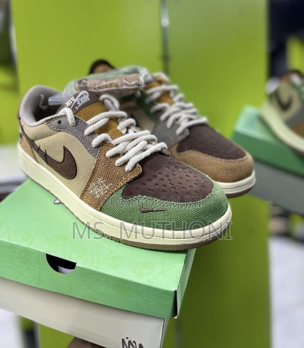 Custom Quality Nike Dunks ( Voodoo /Parra / Janitors) - main view