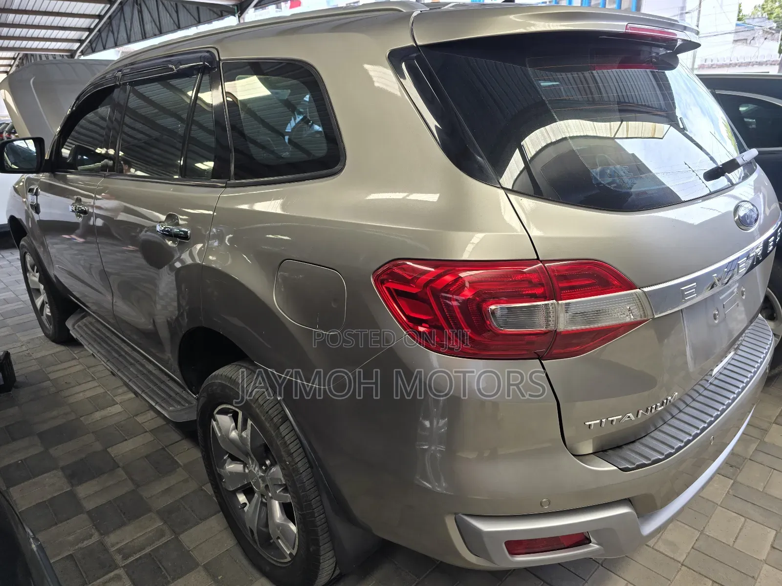 Ford Everest 2018 Gold
