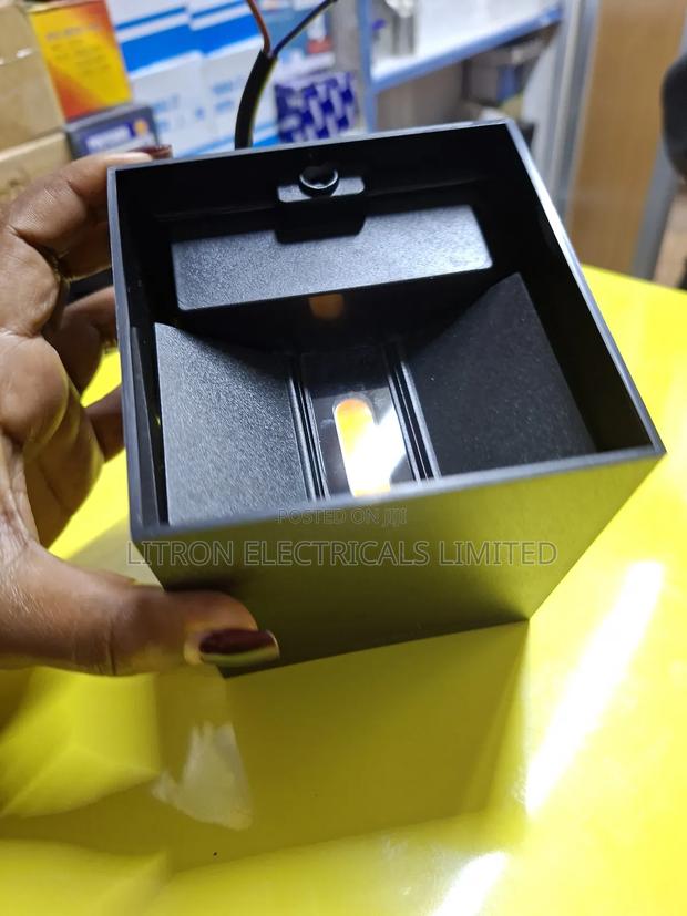 Square Wall Lighting - thumbnail 3