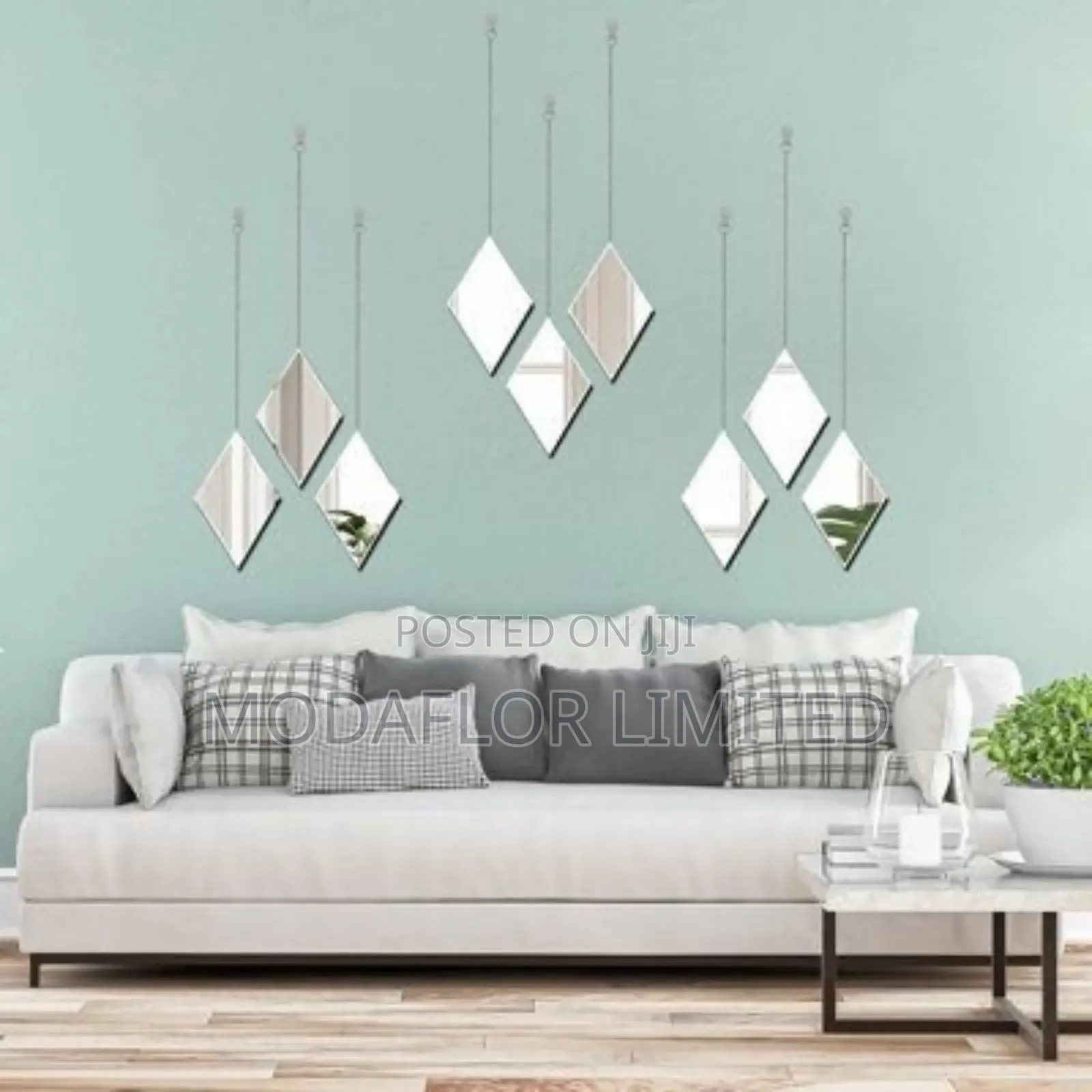 Diamond Acrylic Mirror – Chic Decorative Piece